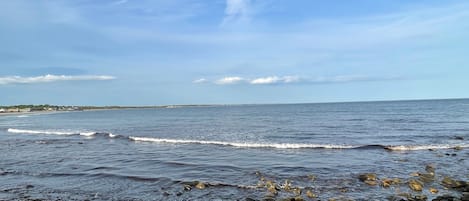 靠近海滩、沙滩椅