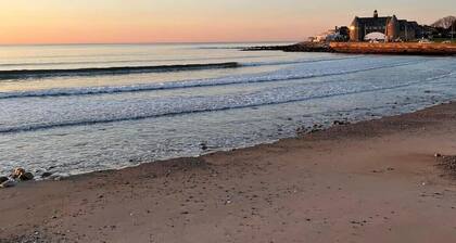 Pier Cottage .5 Mile from the Beach, Includes 2 Beach Passes!