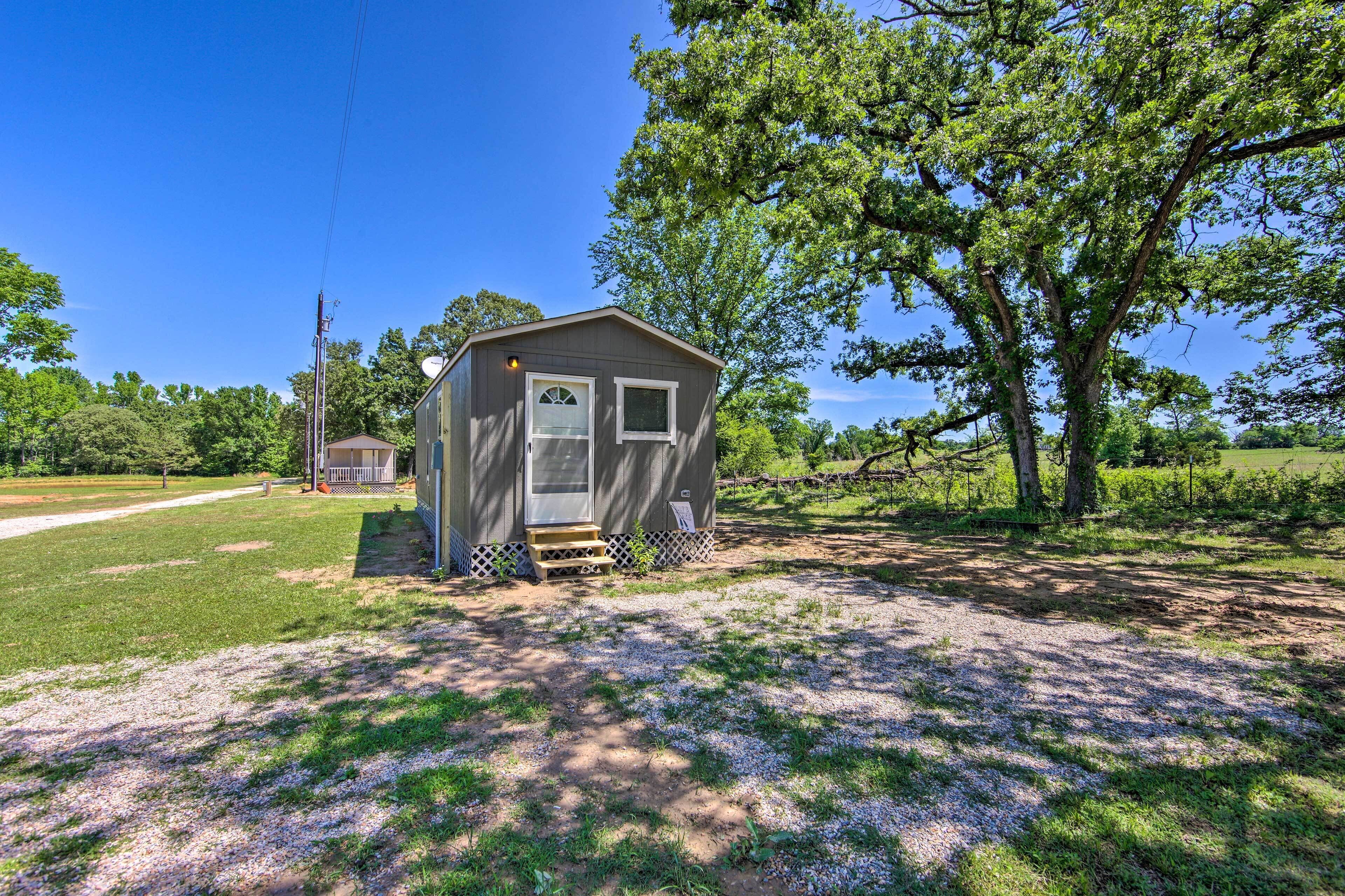 Lake Fork Getaway: Tiny Home in Alba w/ BBQ!