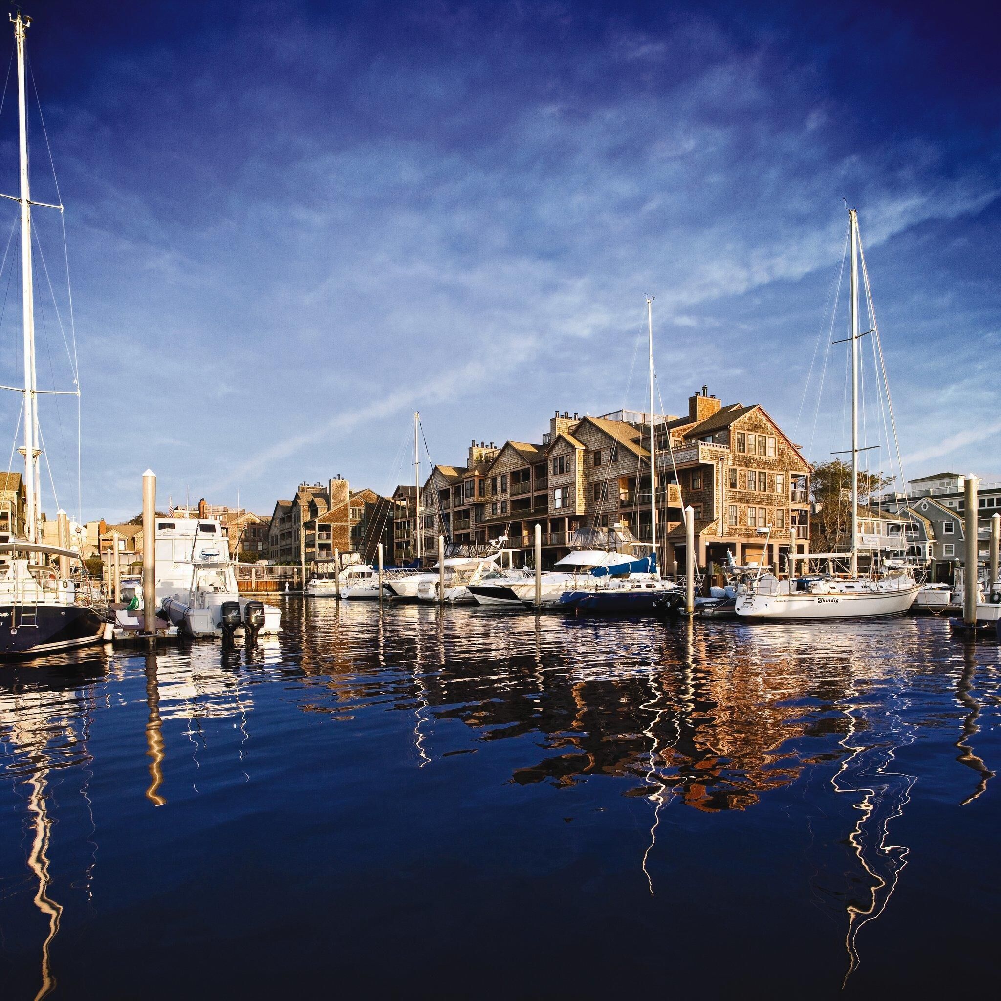 On the harbor, perfect for mansions, cliff walk, shopping, nightlife, mansions