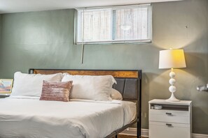 5 bedrooms, desk, iron/ironing board, travel cot