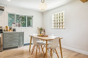 Dining - City Park Modern Escape. 5 Bedroom Family & Pet Friendly (Denver)
