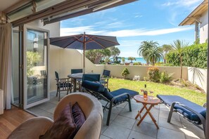Outdoor dining - The Sands - Apartment 23 - Onetangi Beach (Waiheke Island)