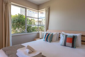 2 bedrooms, iron/ironing board, WiFi