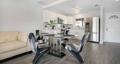 2 bed/2bath unit close to yacht club Cape Coral