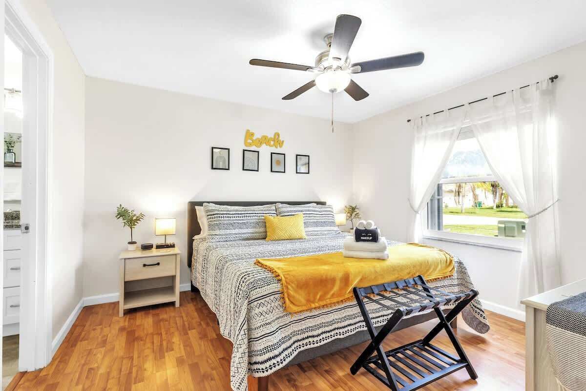 4 bedrooms, desk, iron/ironing board, travel cot