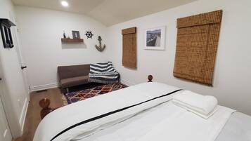 3 bedrooms, desk, iron/ironing board, free WiFi