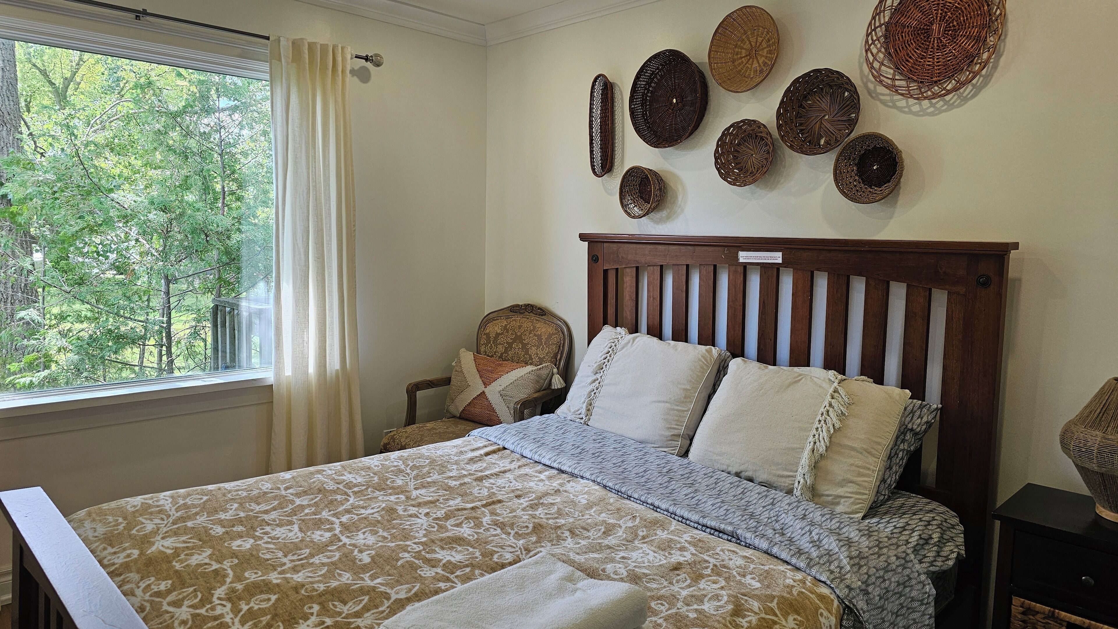 3 bedrooms, desk, iron/ironing board, free WiFi