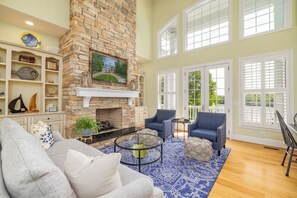 DVD player, ping pong, stereo