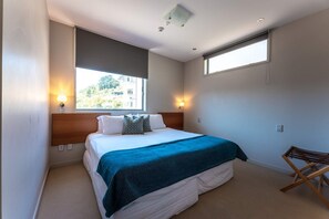 2 bedrooms, iron/ironing board, WiFi
