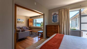 2 bedrooms, iron/ironing board, WiFi