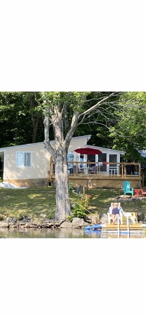 Exterior - Cozy--Lovely cottage - steps to Halls Lake - newly renovated (Algonquin Highlands Ontario)