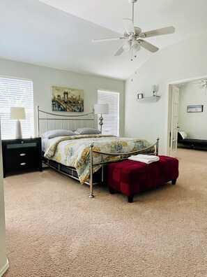 4 soverom, skrivebord, strykejern/-brett og wi-fi (inkludert)