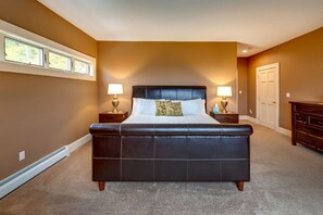 Desk, iron/ironing board, WiFi, bed sheets