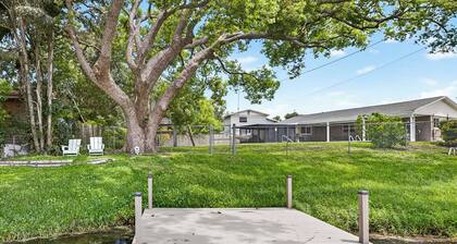 Gorgeous 3 bedroom Home With Heated Pool And Pond Access