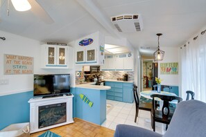 Interior - Resort Pool & Sports Courts! Port Charlotte Home (Port Charlotte)