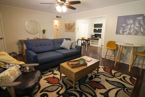 Smart TV, books - Lemon Drop- A refreshing stop (Sonora)