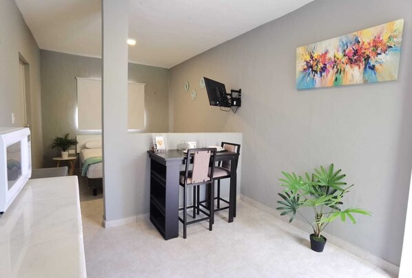 Apartament Comfort (#8) | Roba de llit d'alta qualitat i escriptori 