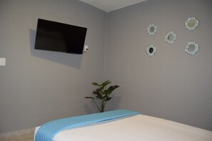 Premium bedding, desk, laptop workspace, blackout curtains - 8th Street Suites (Cozumel)