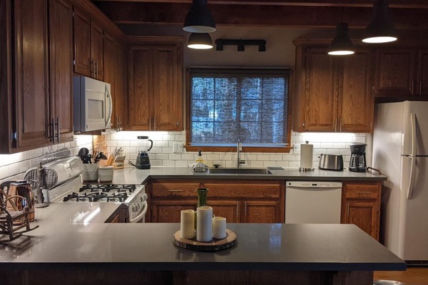 Geladeira, micro-ondas, fogão, cooktop