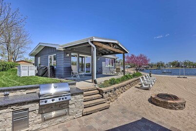 Lakefront Bellevue Home: Private Beach & Fire Pit!