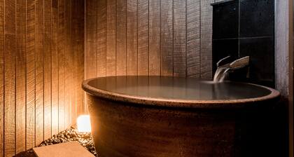 Along Lake Ashinoko °˖✧Only one building for private use★Luxurious time in a beautiful detached house with free-flowing hot-spring water! Friends and family.