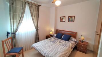 2 Schlafzimmer, Bügeleisen/Bügelbrett