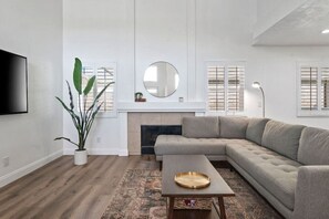 Smart TV, fireplace, ping pong