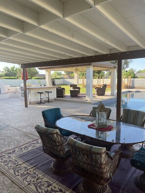 Outdoor dining - Country Living in the City 3400 sq. ft. (Peoria)
