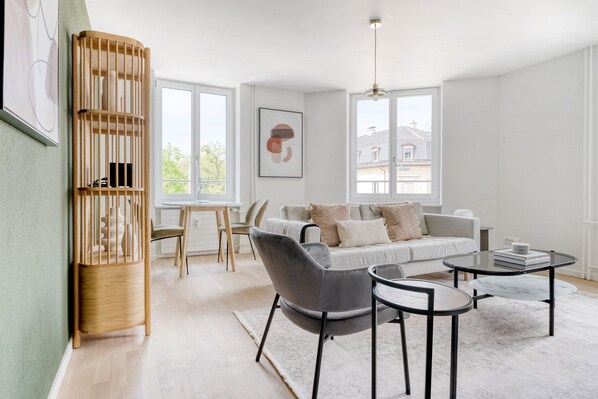 Fernseher, Stereoanlage