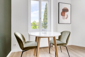 Dining - Bright Weinegg 2.5 Room w/ Storage, 10 mins to Seefeld, by Blueground (Zurich)