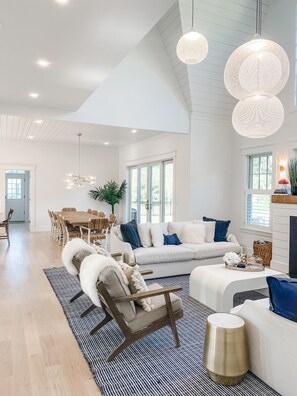 TV, fireplace - LAST MIN OPPORTUNITY!!!  ELEGANT NEW HOME WITH POOL, WALK TO EDGARTOWN CENTER (Edgartown)