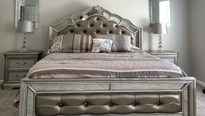 4 bedrooms, free WiFi, bed sheets - Ritzy Executive Suite-minutes from Stone Mountain Park (Stone Mountain)