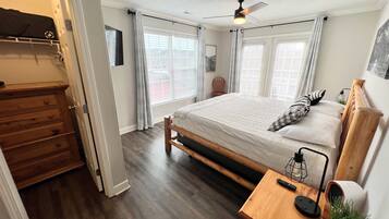 4 camere, una scrivania, ferro/asse da stiro, culla da viaggio