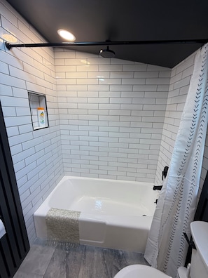Combined shower/tub