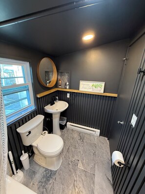 Combined shower/tub