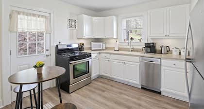 Family and dog friendly☆3BR house☆Porch swing☆Mars☆PGH☆Cranberry