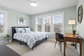 3 bedrooms, desk, iron/ironing board, free WiFi