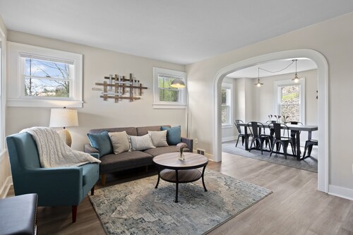 Family and dog friendly☆3BR house☆Porch swing☆Mars☆PGH☆Cranberry