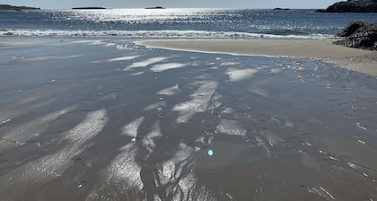 Charming 5-bedroom Home by the Sea