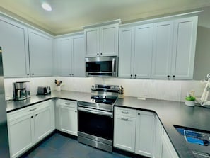 Fridge, microwave, oven, stovetop - 4br/2.5 bath, beach getaway, pool, pet friendly, close to beaches, restaurants (Rehoboth Beach)