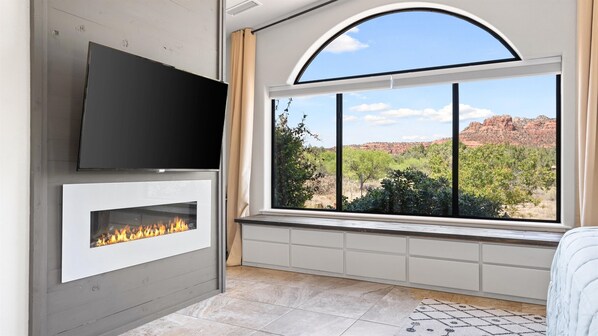 Interior - Family Run*Best Views* Hot Tub*Fireplace*King beds*TVs*Toys*Games*peaceful (Sedona)