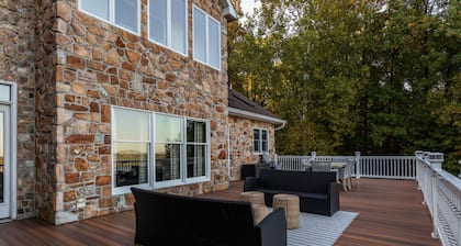 River Haven with Hot Tub | 4 Bed, 3.5 Bath