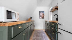 Interior - Higgins Haus, Cozy Modern A-Frame (Roscommon)