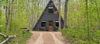 Higgins Haus, Cozy Modern A-Frame