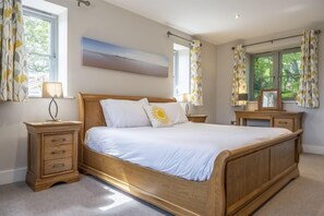 4 bedrooms, desk, iron/ironing board, travel crib - The Goosebec, Burnham Market, Norfolk (Burnham Market)