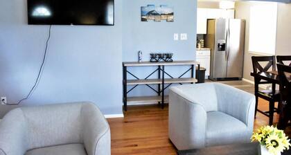 Modern & Spacious ~ Near Bill Snyder ~ ♛Royal Beds