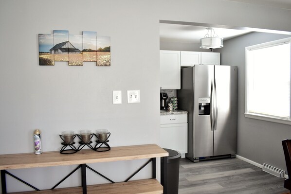 Interior - Modern & Spacious ~ Near Bill Snyder ~ ♛Royal Beds (Manhattan)