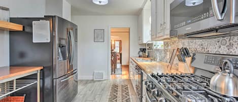 Fridge, microwave, stovetop, dishwasher