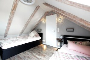 1 slaapkamer, een strijkplank/strijkijzer, gratis wifi, beddengoed